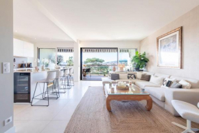Luxury 2-Br Apartment with Sea View Cannes